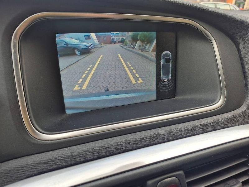 Gebraucht Volvo V40 Momentum 114 PS (83 kW) 2014 Blau Limousine