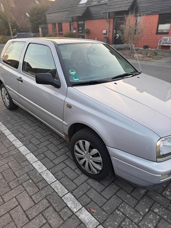 Gebraucht VW Golf III 75 PS (55 kW) 1997 Silber Kleinwagen