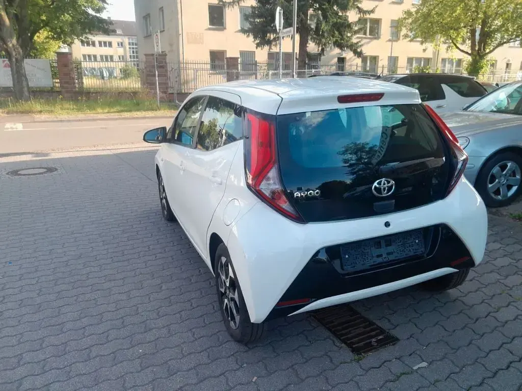 Gebraucht Toyota Aygo X-play 72 PS (52 kW) 2019 Weiß Kleinwagen