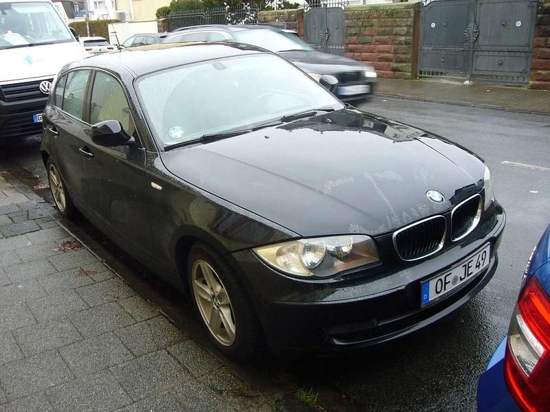 Gebraucht BMW 116 122 PS (89 kW) 2010 Schwarz Kleinwagen