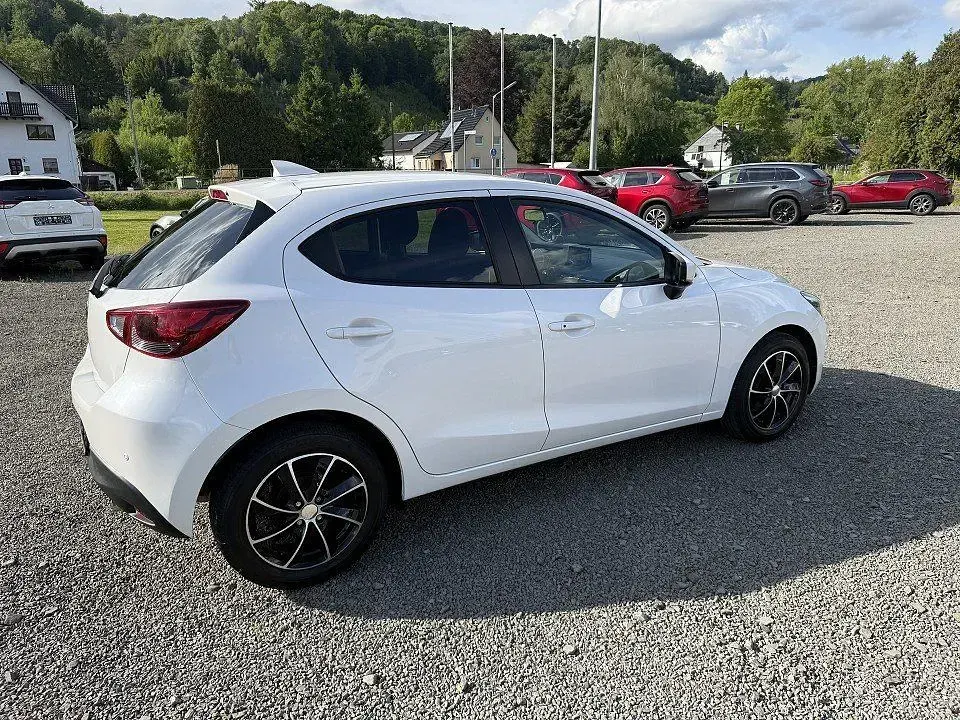 Gebraucht Mazda 2 Kizoku Intense 90 PS (66 kW) 2018 Weiß Limousine