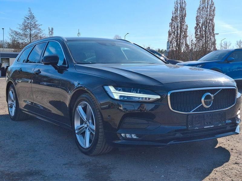 Gebraucht Volvo V90 Momentum 190 PS (139 kW) 2019 Schwarz Kombi