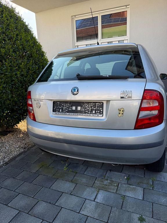 Gebraucht Skoda Fabia 60 PS (44 kW) 2002 Silber Limousine