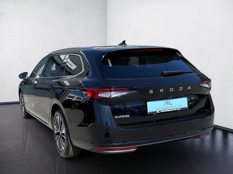 Gebraucht Skoda Superb Selection 150 PS (110 kW) 2025 Onyxschwarz Kombi