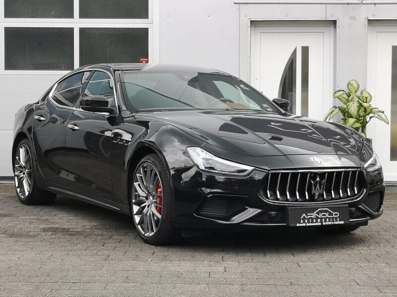 Schwarz Gebraucht 2018 Maserati Ghibli Coupé | 42.900 € (Teuer) - Bild 1/4