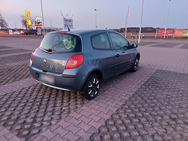 Gebraucht Renault Clio III 75 PS (55 kW) 2006 Grau Kleinwagen