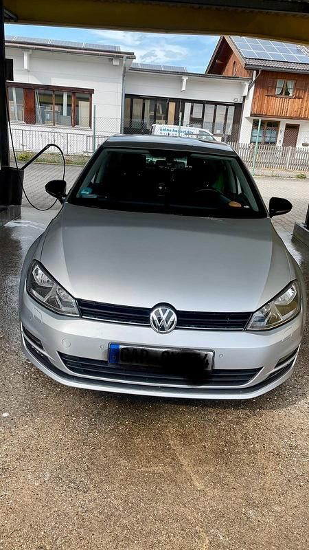 Grau Gebraucht 2015 VW Golf VII Kombi | 10.950 € (Fairer Preis) - Bild 1/4