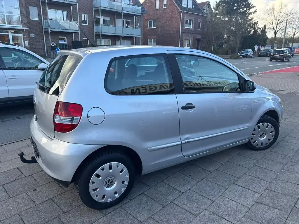 Używany VW Fox Refresh 69 KM (50 kW) 2009 Srebrny Hatchback