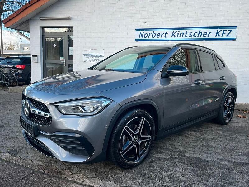 Grau Gebraucht 2021 Mercedes GLA180 AMG line SUV | 29.900 € (Fairer Preis) - Bild 1/4