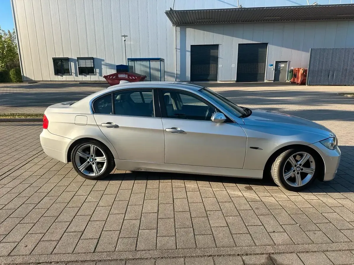 Gebraucht BMW 330 258 PS (189 kW) 2006 Silber Limousine