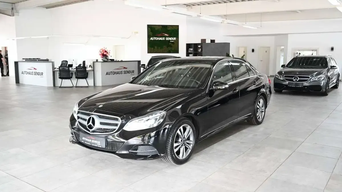 Gebraucht Mercedes E220 170 PS (125 kW) 2016 Schwarz Limousine