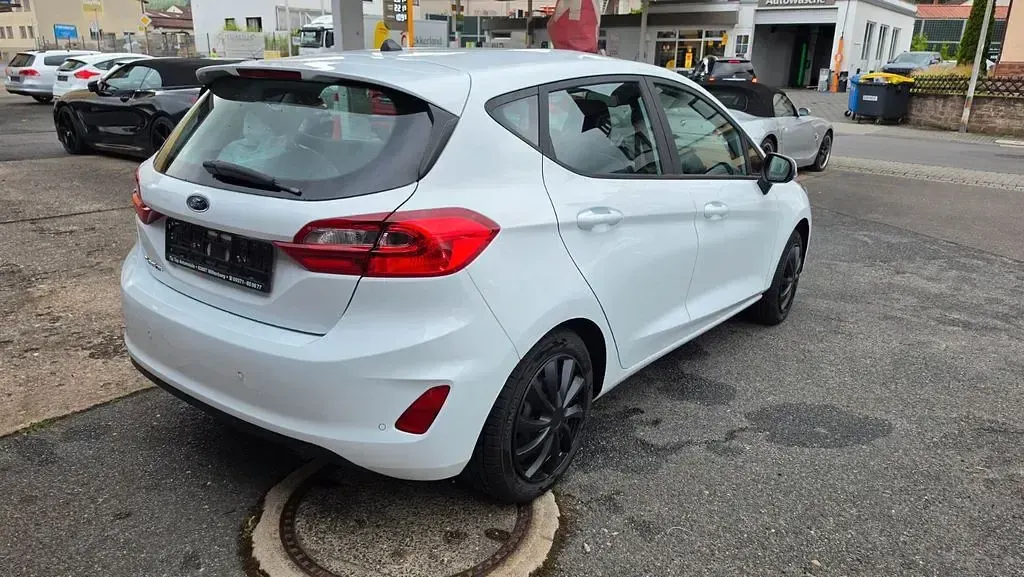 Gebraucht Ford Fiesta Cool & Connect 101 PS (74 kW) 2017 Weiß Kleinwagen