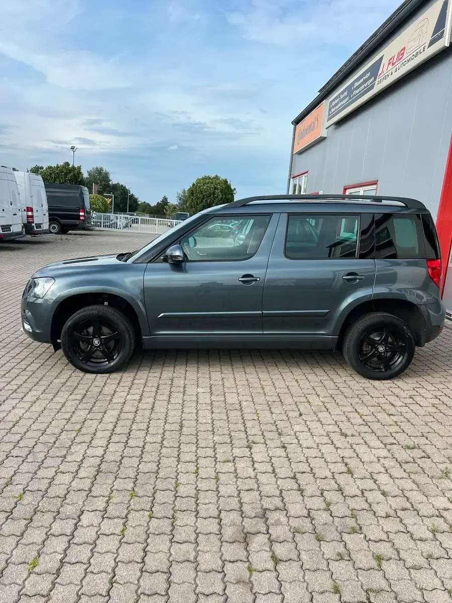 Gebraucht Skoda Yeti 150 PS (110 kW) 2016 Grau SUV