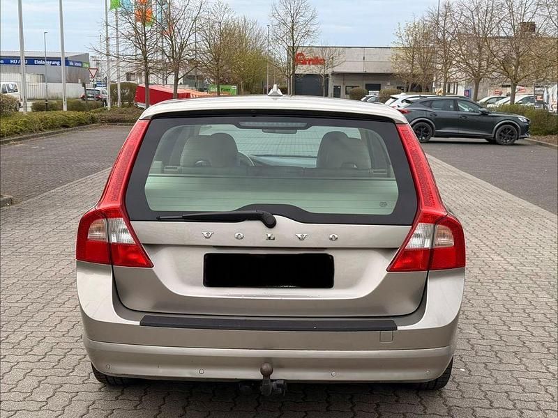 Gebraucht Volvo V70 Kinetic 136 PS (100 kW) 2008 Gold Kombi