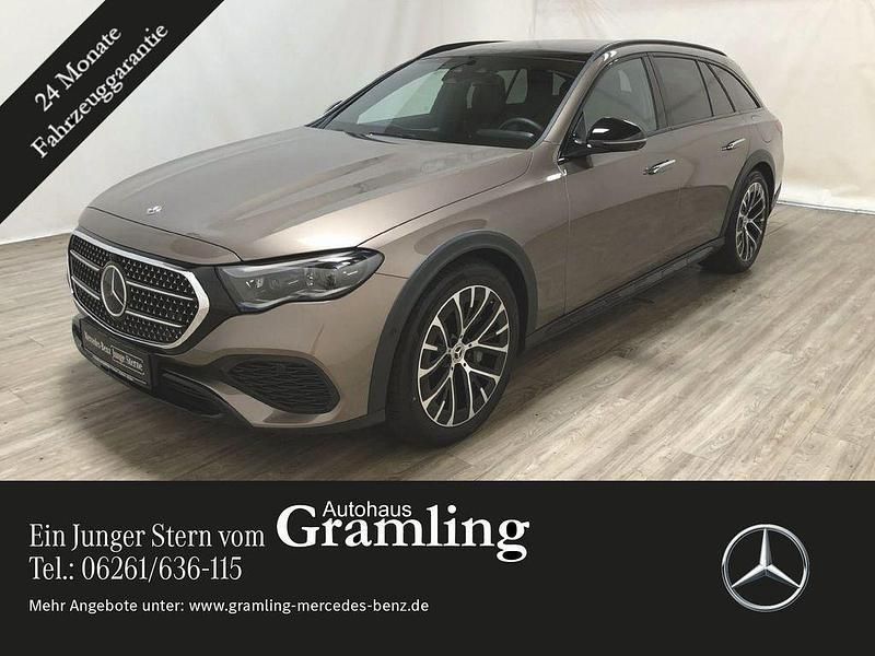 Samtbraun Gebraucht 2024 Mercedes E300 Night Kombi | 69.884 € - Bild 1/4