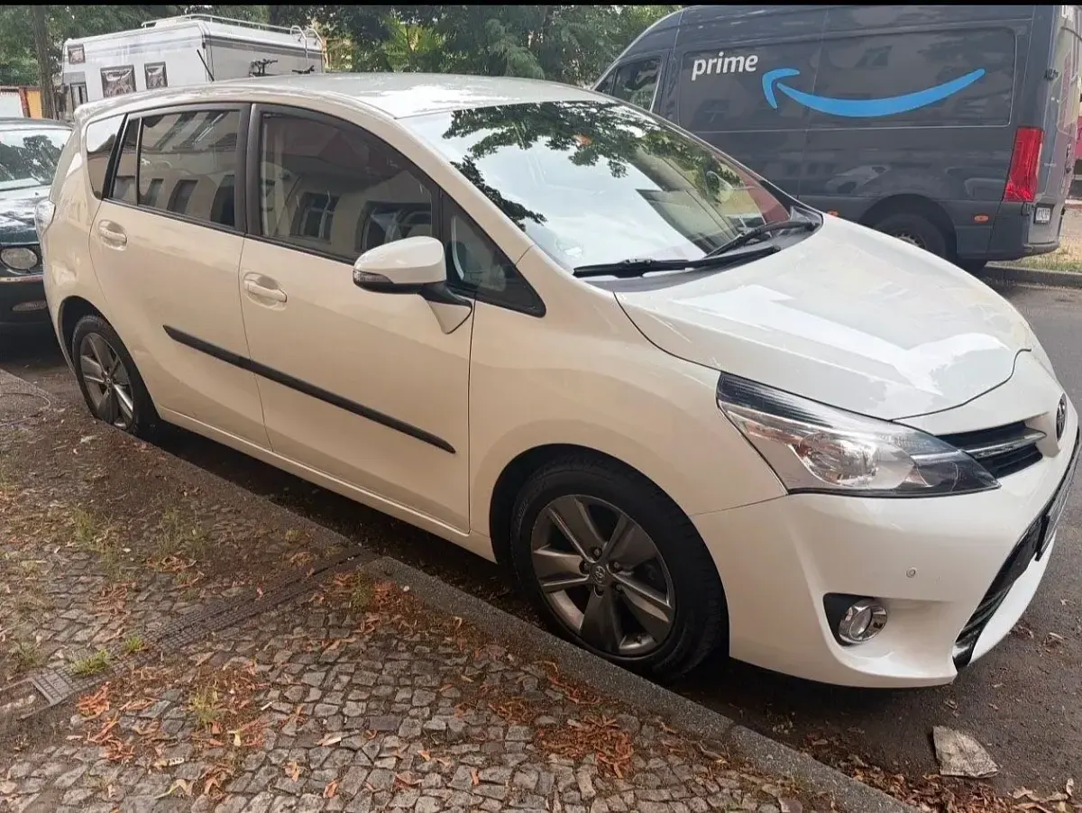 Gebraucht Toyota Verso 150 PS (110 kW) 2014 Weiß Van / Kleinbus