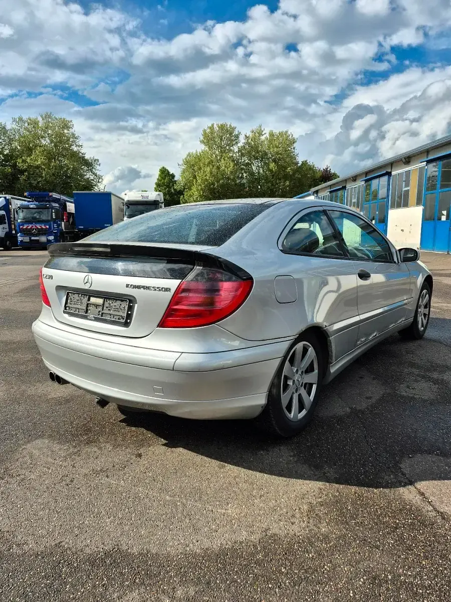 Gebraucht Mercedes C230 197 PS (144 kW) 2001 Silber Coupé