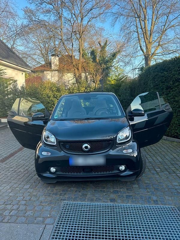 Schwarz Gebraucht 2018 Smart ForTwo Electric Drive Prime Cabrio | 8.495 € (Guter Preis) - Bild 1/3