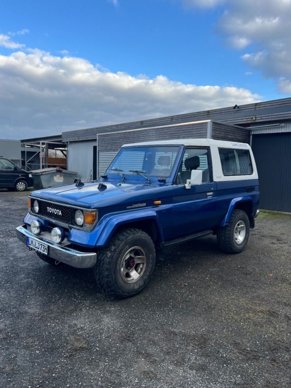 Blau Gebraucht 1987 Toyota Land Cruiser SUV | 13.000 € - Bild 1/4