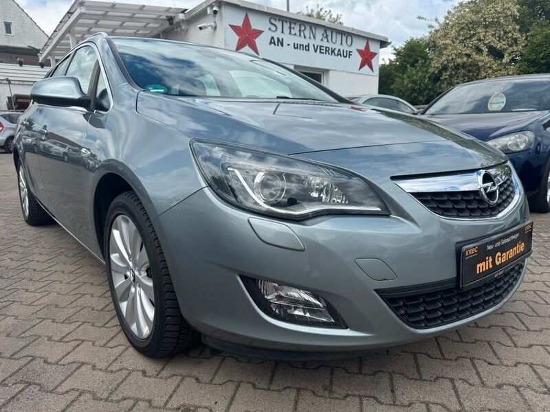 Gebraucht Opel Astra Innovation 140 PS (102 kW) 2012 Silbersee/perl silber (m2) Kombi