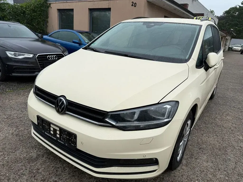 Gebraucht VW Touran 150 PS (110 kW) 2024 Beige Van / Kleinbus