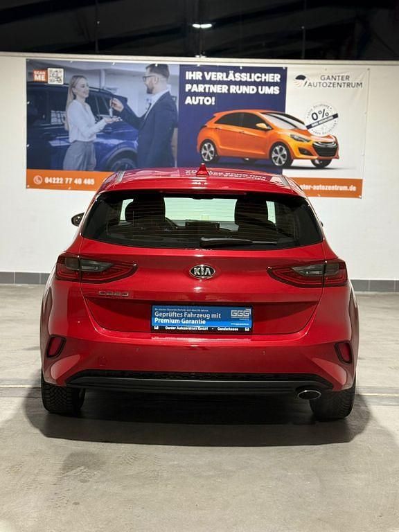 Gebraucht Kia Ceed 140 PS (102 kW) 2021 Rot Kleinwagen