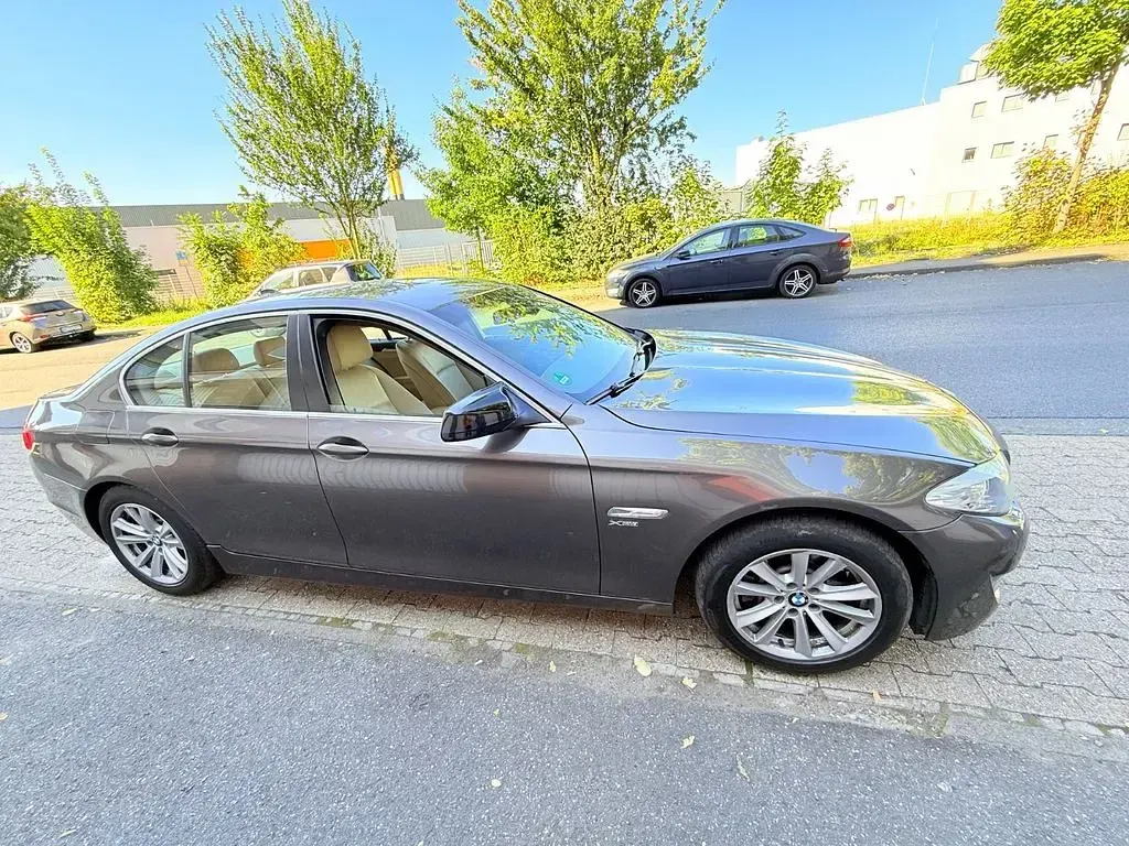 Gebraucht BMW 528 245 PS (180 kW) 2012 Braun Limousine