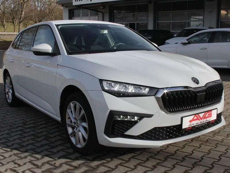 Weiß Gebraucht 2024 Skoda Scala Selection Kleinwagen | 17.950 € (Guter Preis) - Bild 1/4