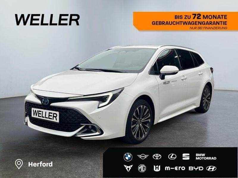 Weiss Gebraucht 2024 Toyota Corolla Team Kombi | 27.990 € (Fairer Preis) - Bild 1/3