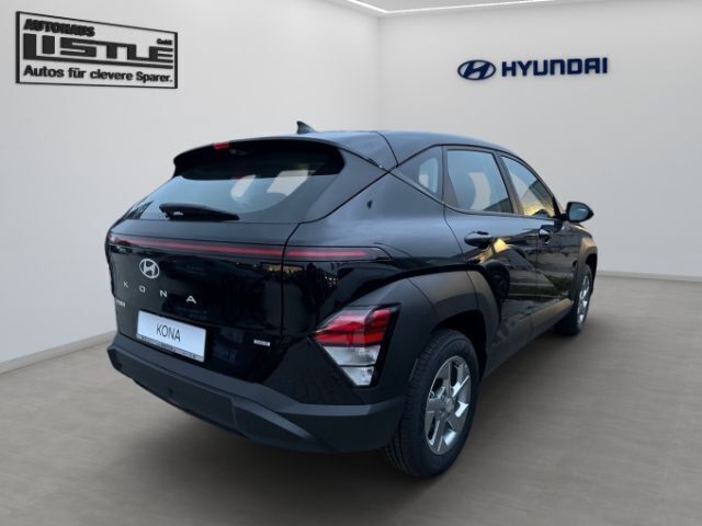 Gebraucht Hyundai Kona Select 141 PS (103 kW) 2024 Schwarz SUV