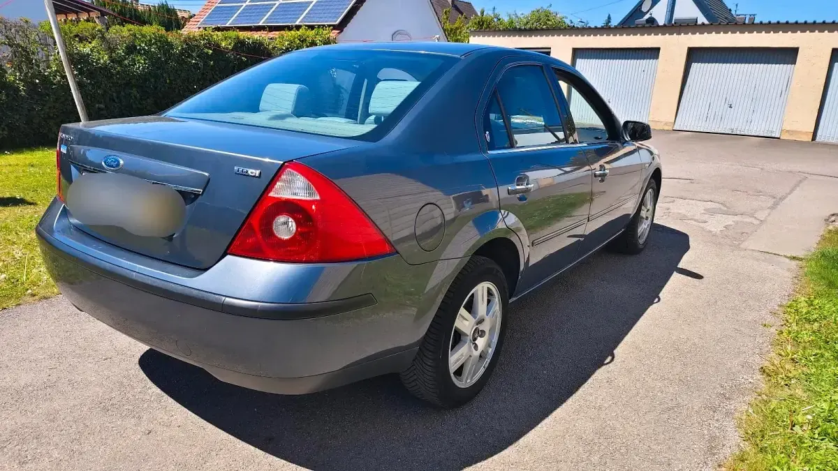 Gebraucht Ford Mondeo 131 PS (96 kW) 2004 Blau Limousine