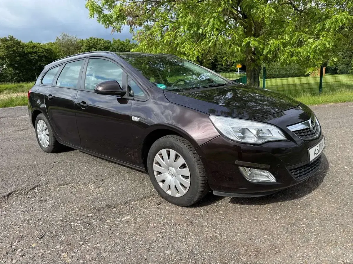 Gebraucht Opel Astra Selection 120 PS (88 kW) 2012 Braun Kombi