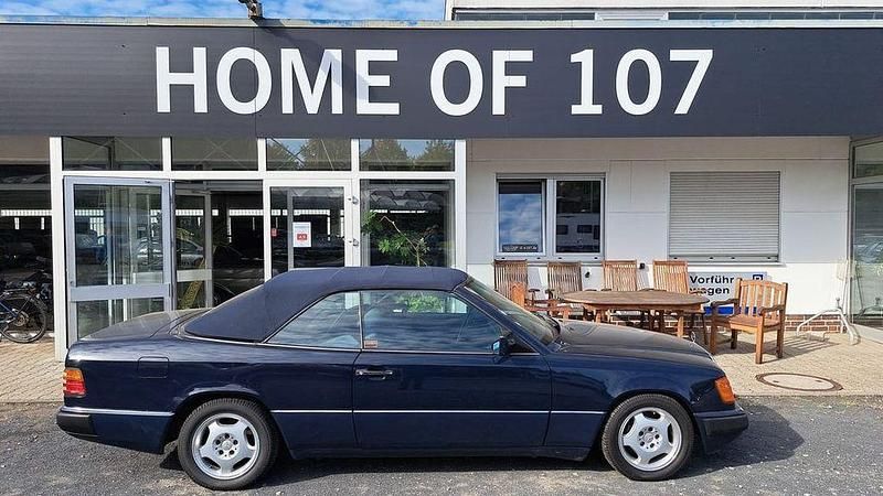 Gebraucht Mercedes E300 220 PS (161 kW) 1992 Blau Cabrio