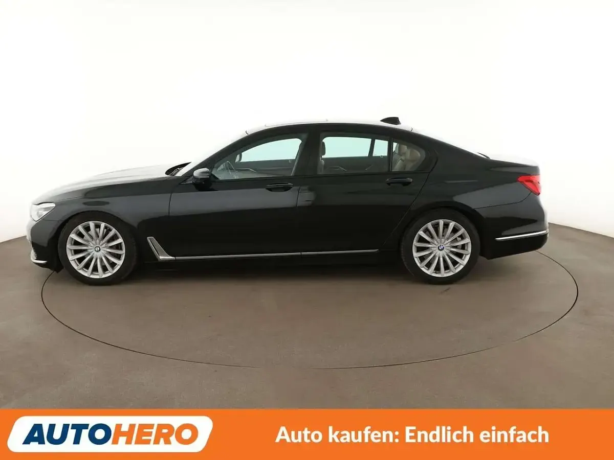 Gebraucht BMW 740 326 PS (239 kW) 2018 Saphirschwarz Limousine