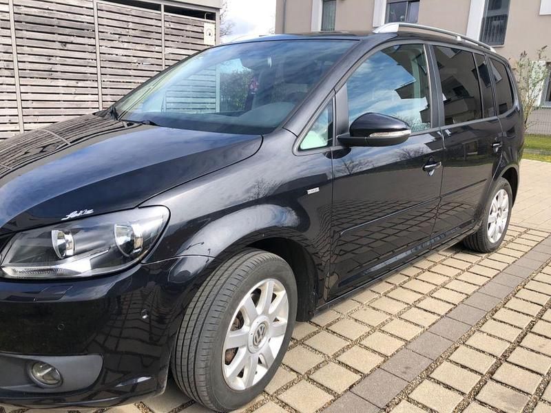 Gebraucht VW Touran Life 105 PS (77 kW) 2014 Schwarz Van / Kleinbus