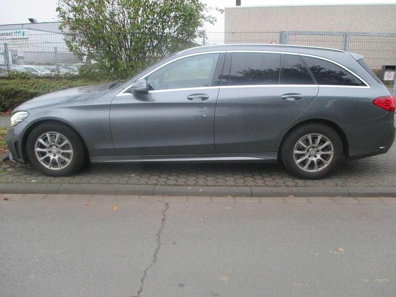 Grau Gebraucht 2019 Mercedes C200 AMG line Kombi | 16.800 € (Fairer Preis) - Bild 1/4