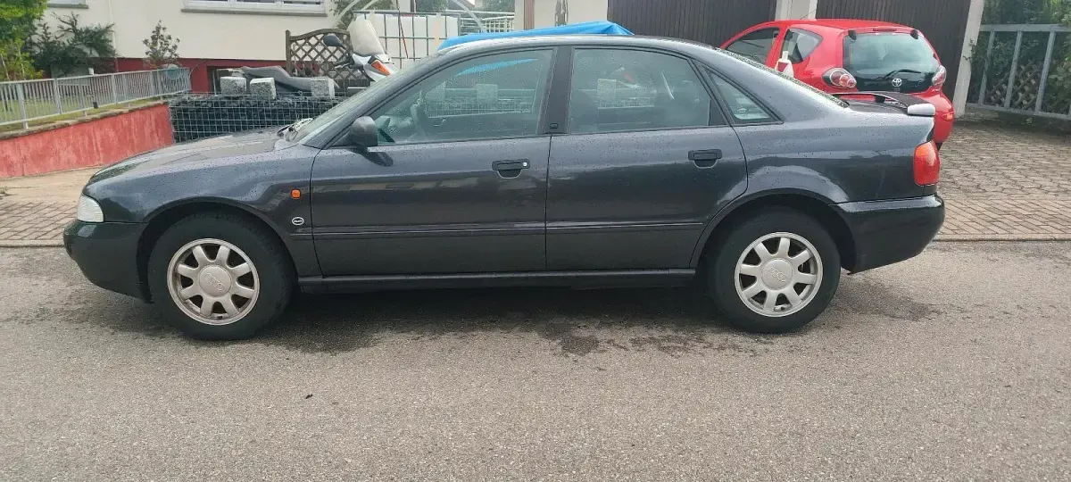 Gebraucht Audi A4 90 PS (66 kW) 1995 Violet Limousine