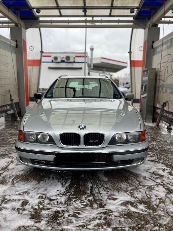 Silber Gebraucht 1998 BMW 520 Basis Kombi | 4.000 € (Fairer Preis) - Bild 1/4