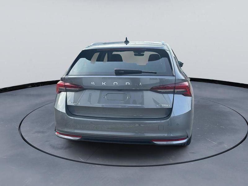 Neu Skoda Octavia Selection 150 PS (110 kW) 2026 Grau Kombi