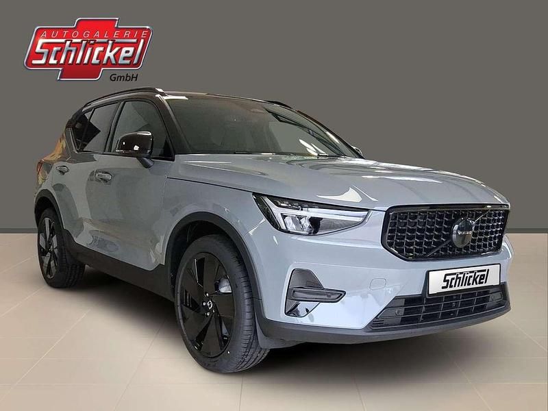 Neu Volvo XC40 Plus 163 PS (119 kW) 2025 Vapour grey SUV