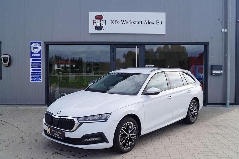 Weiß Gebraucht 2022 Skoda Octavia Ambition Kombi | 22.500 € (Fairer Preis) - Bild 1/4