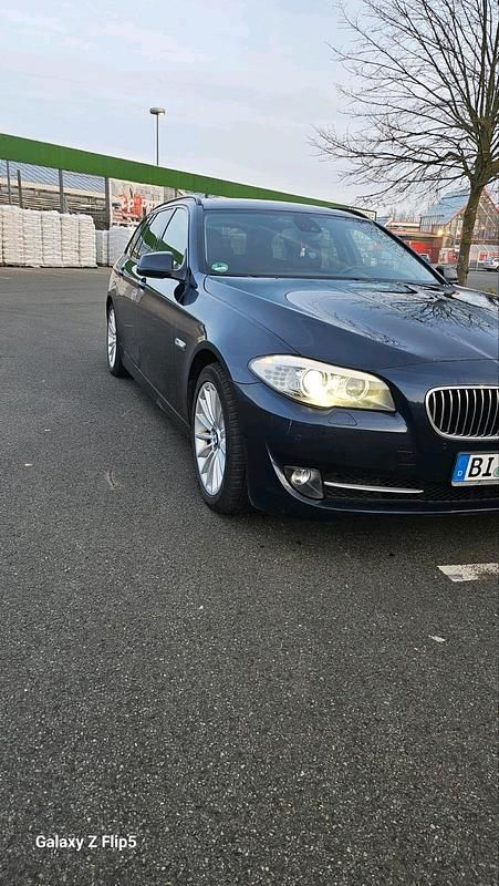 Gebraucht BMW 525 218 PS (160 kW) 2012 Blau Kombi