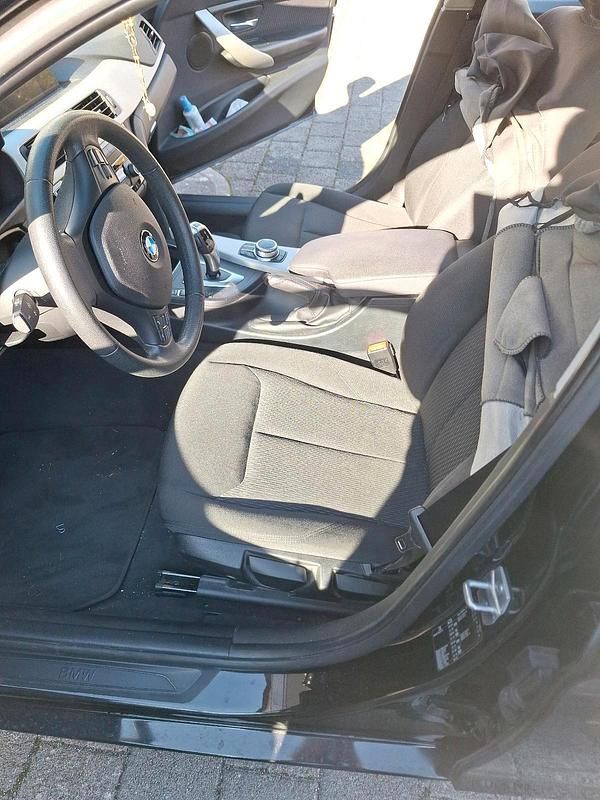 Gebraucht BMW 320 190 PS (139 kW) 2019 Schwarz Kombi