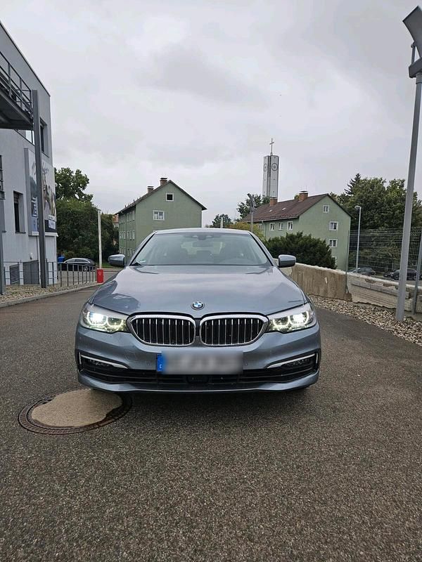 Grau Gebraucht 2020 BMW 520 Kombi | 22.500 € (Superpreis) - Bild 1/4