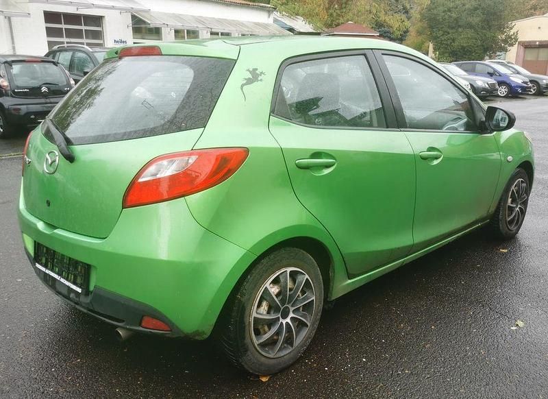Gebraucht Mazda 2 Independence 86 PS (63 kW) 2008 Grün Limousine