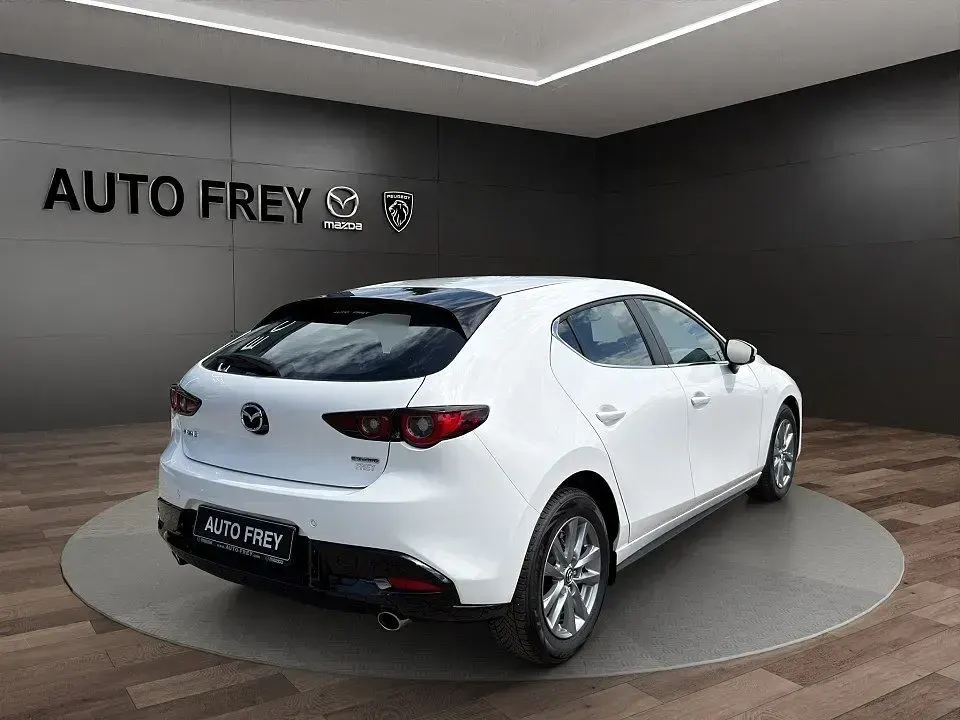 Gebraucht Mazda 3 122 PS (89 kW) 2023 Arctic white Limousine