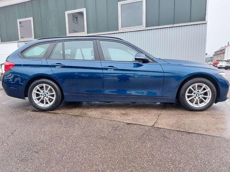 Gebraucht BMW 320 Advantage 190 PS (139 kW) 2018 Blau Kombi