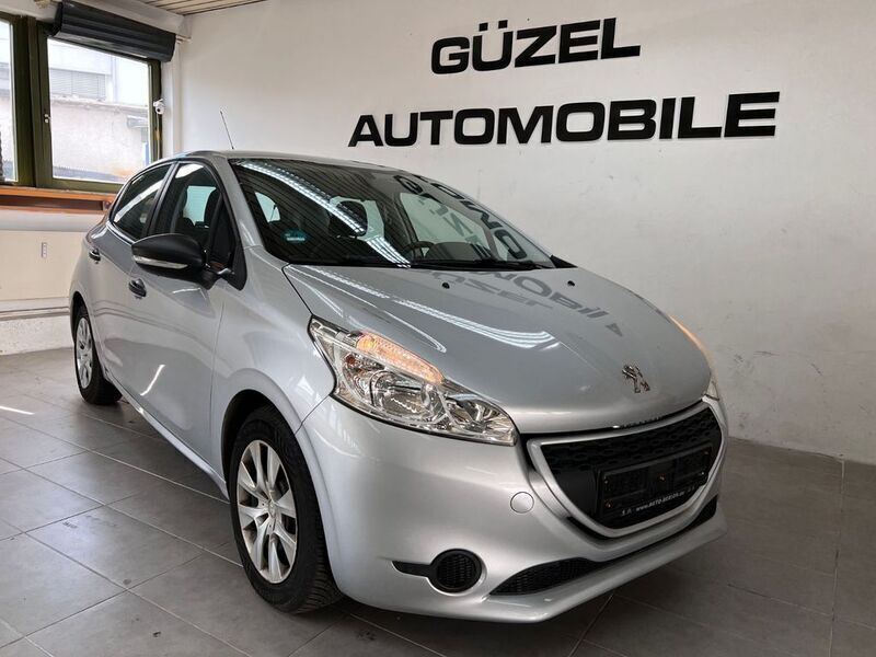 Grau Gebraucht 2014 Peugeot 208 Access Kleinwagen | 5.999 € (Fairer Preis) - Bild 1/4