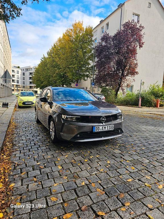 Grau Gebraucht 2024 Opel Astra Edition Kombi | 15.990 € (Superpreis) - Bild 1/4