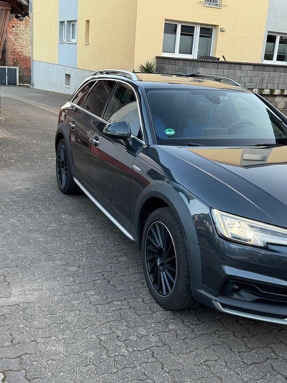 Używany Audi A4 218 KM (160 kW) 2017 Czarny Kombi